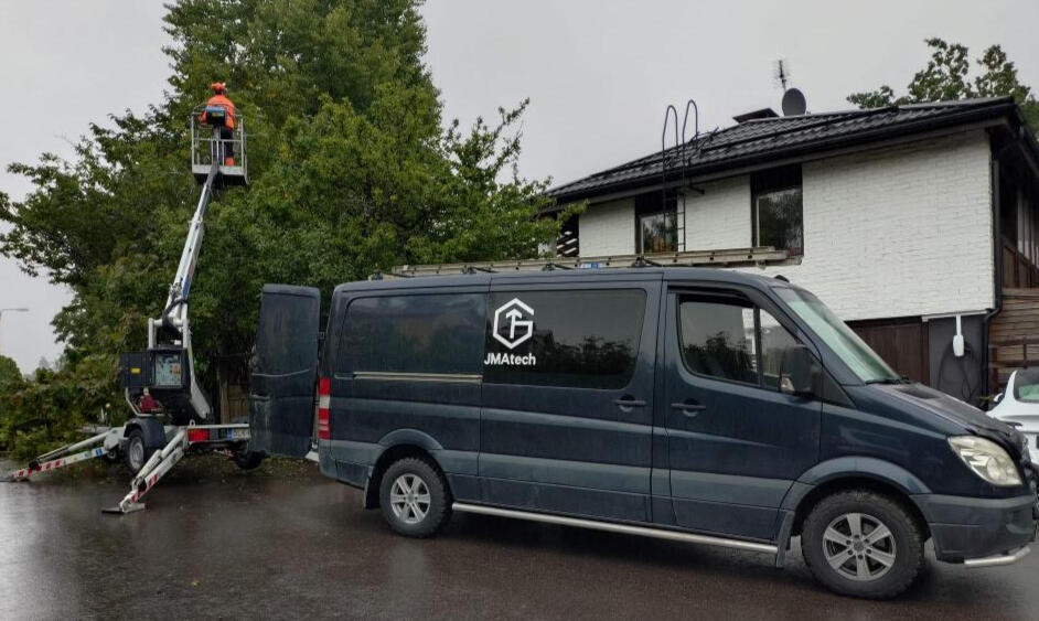 Kiinteistönhuoltoa ja puunkorjuuta pääkaupunkiseudulla JMATechin kiinteistönhuolto- ja puunkorjuutyö omakotitalokohteessa